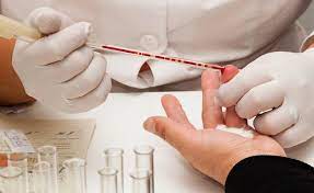 Простий аналіз крові може виявляти різні види раку до появи симптомів - дослідження